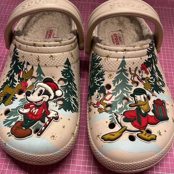 (M5/W7) Mickey Mouse and Friends Holiday Clogs for Adults by Crocs UNISE… - Picture 4 of 8